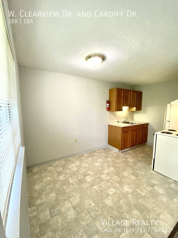 Clearview & Cardiff Dr. #E - Photo 2 of 44