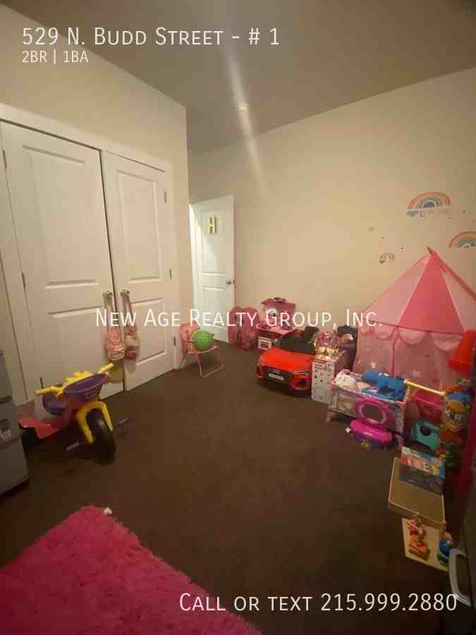 529 N Budd St #1 - Photo 3 of 11