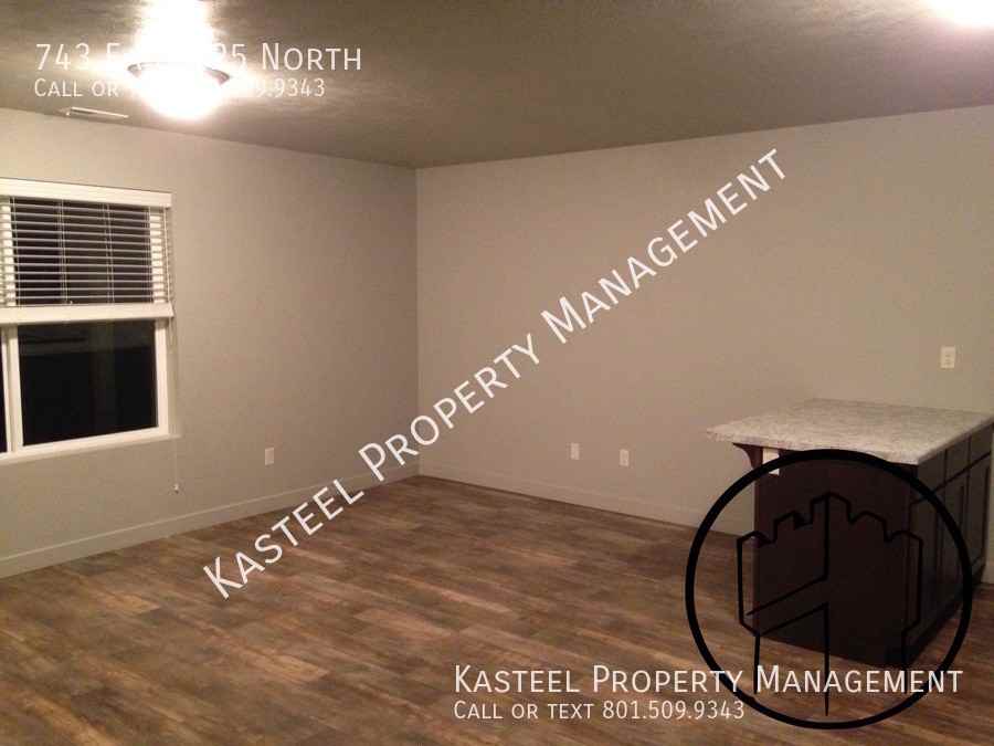 743 E 125 N - Photo 3 of 15