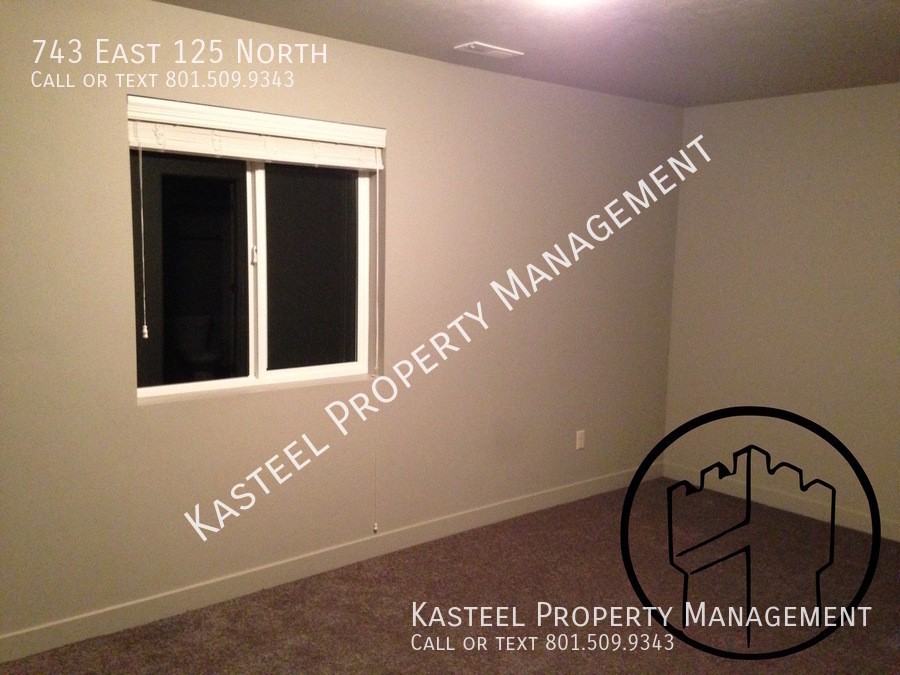 743 E 125 N - Photo 4 of 15