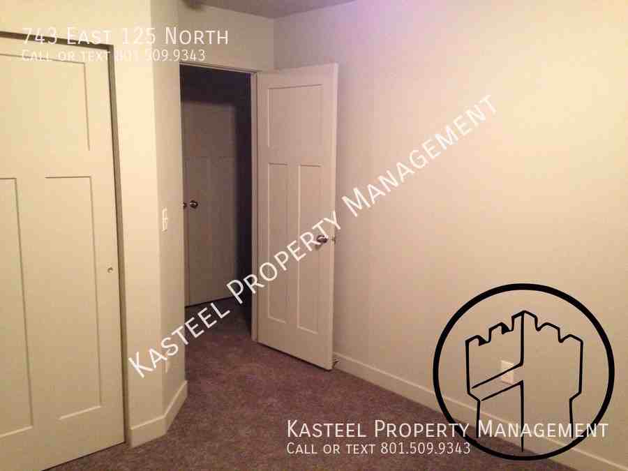 743 E 125 N - Photo 5 of 15