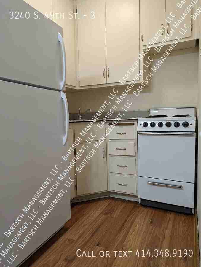 3240 S 49th St #3 - Photo 3 of 6