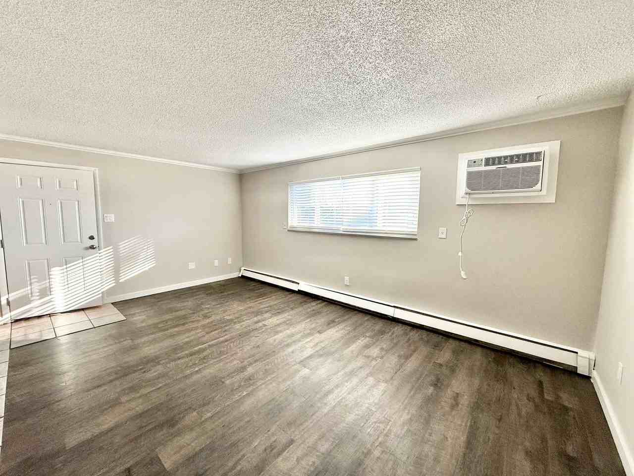 1936 Vinewood Ln #3 - Photo 4 of 21