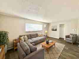 featured image of 1936 Vinewood Ln #3