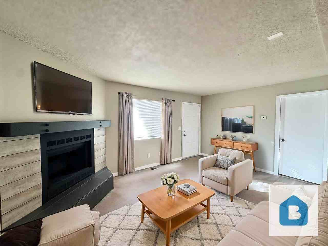 1017 Bennett Ave #1017B - Photo 2 of 19