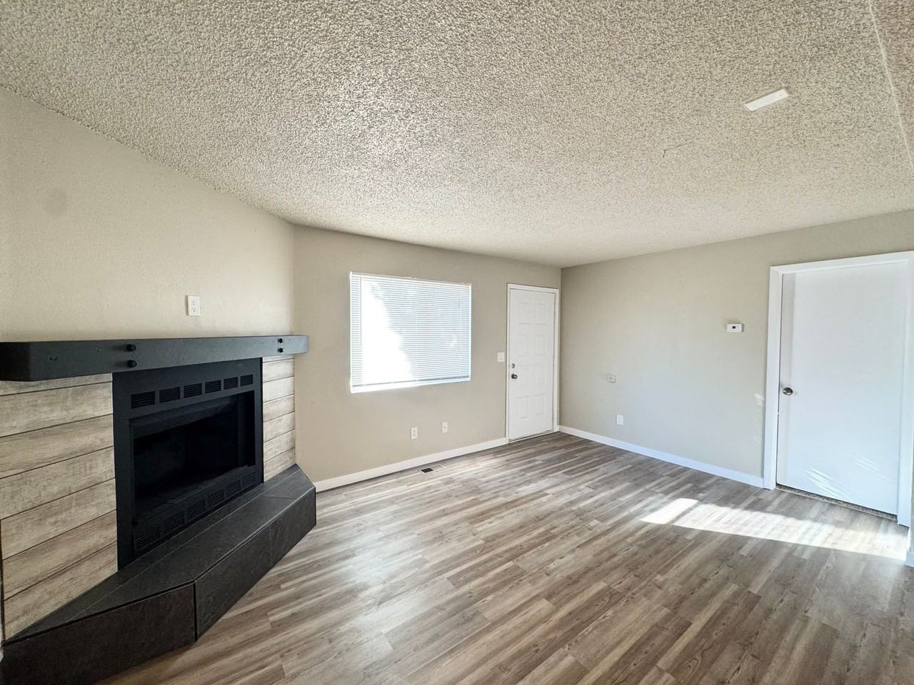 1017 Bennett Ave #1017B - Photo 3 of 19