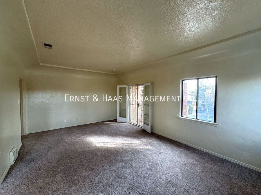 1405 Olive Ave - Photo 4 of 26