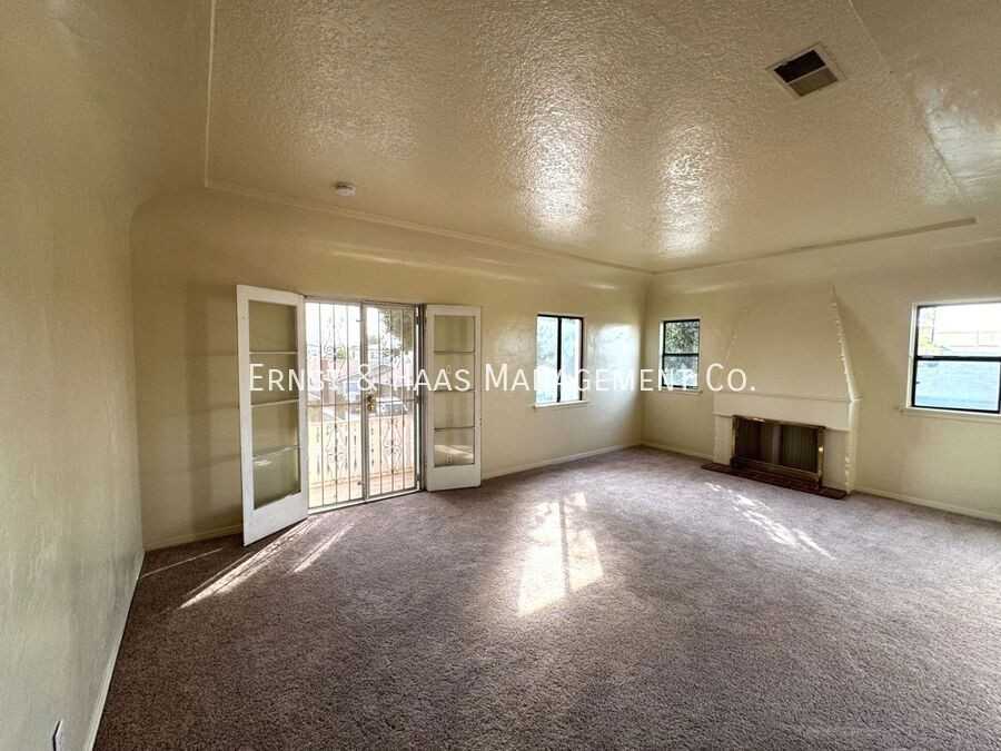 1405 Olive Ave - Photo 5 of 26