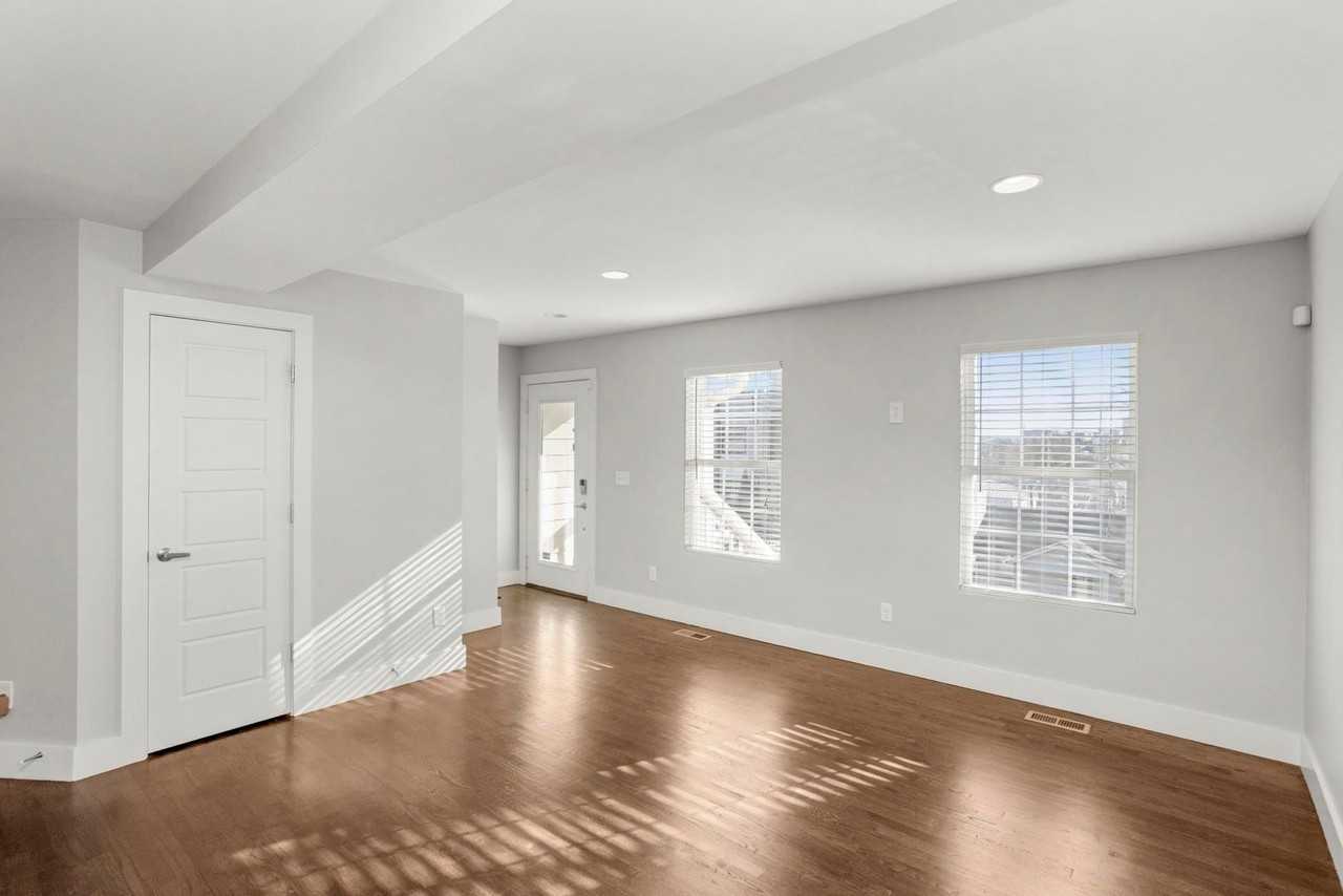 3308 Felicia St - Photo 3 of 36