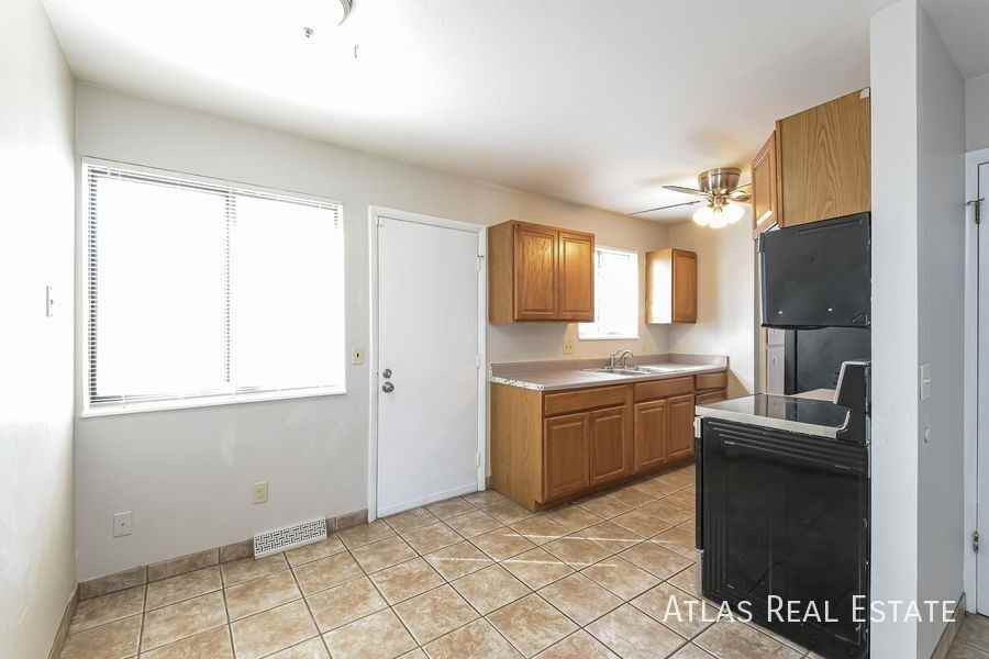 10412 W 107th Pl - Photo 5 of 20