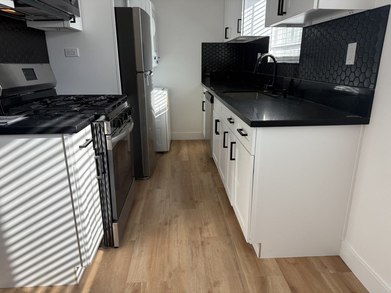 1928 S Mariposa Ave #15 - Photo 3 of 20