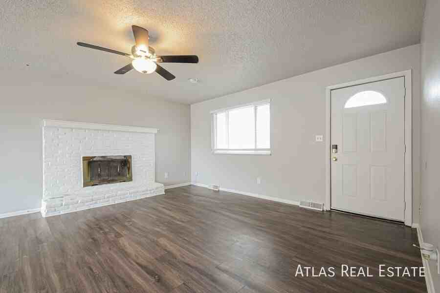 10290 Benton St - Photo 2 of 21