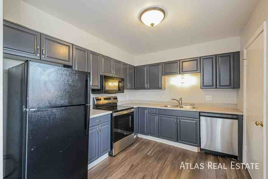 10290 Benton St - Photo 6 of 21