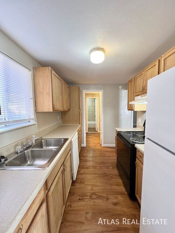 461 El Paso Blvd #G - Photo 3 of 17