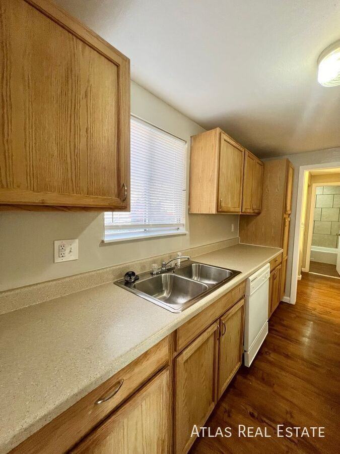 461 El Paso Blvd #G - Photo 6 of 17