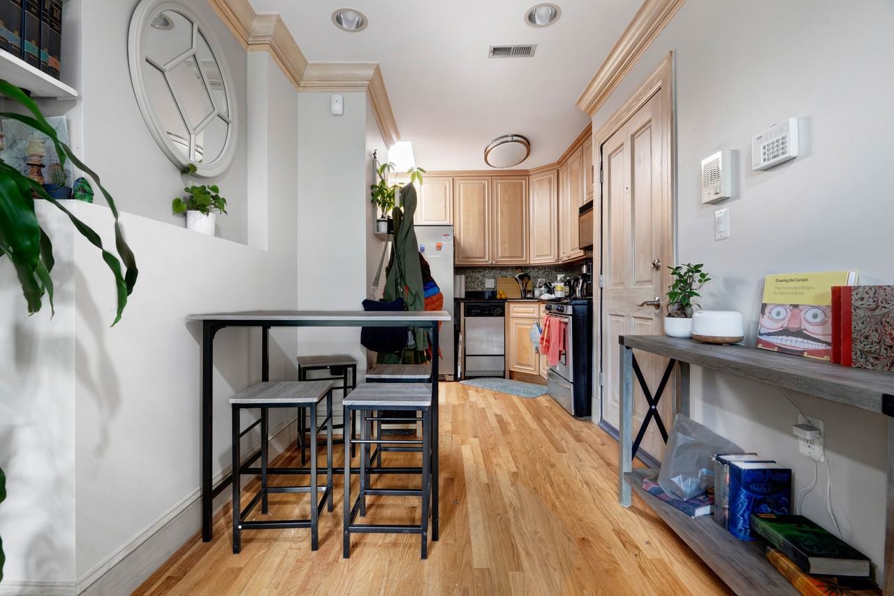 610 14th Pl Ne #4 - Photo 2 of 11