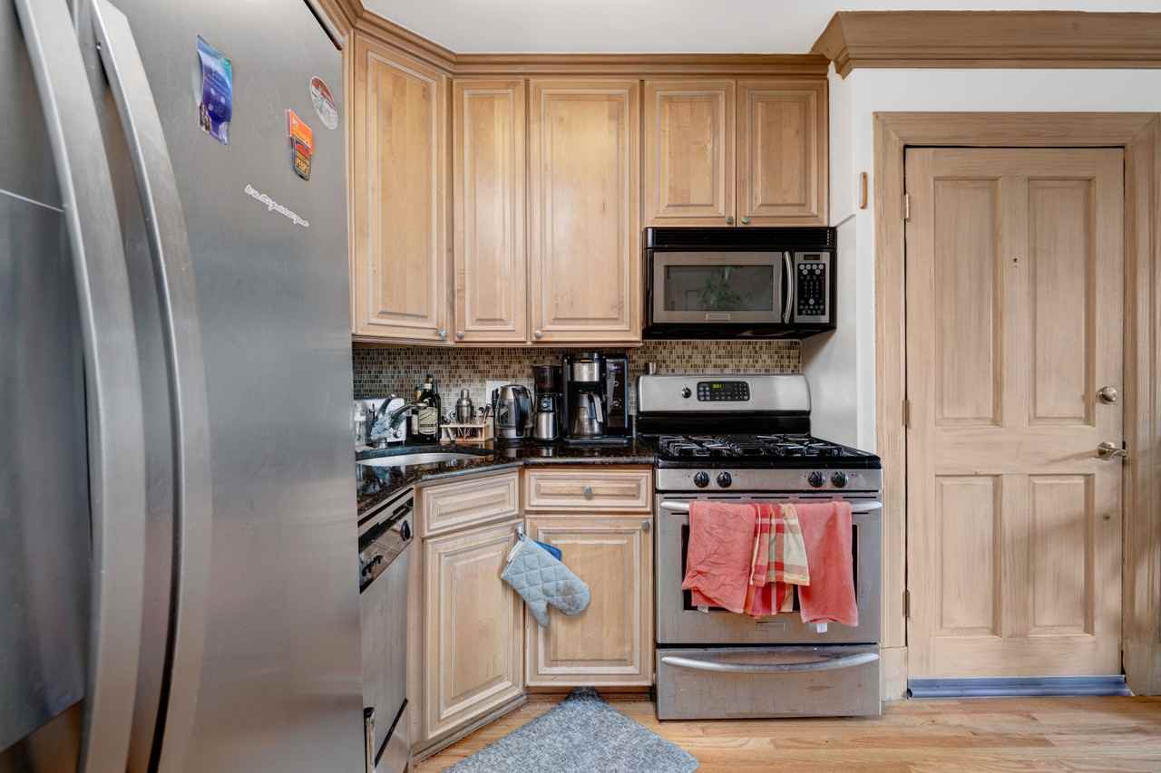 610 14th Pl Ne #4 - Photo 4 of 11