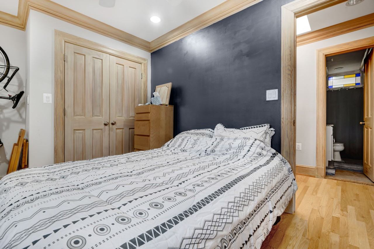 610 14th Pl Ne #4 - Photo 6 of 11