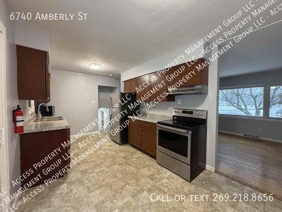 6740 Amberly St - Photo 5 of 26