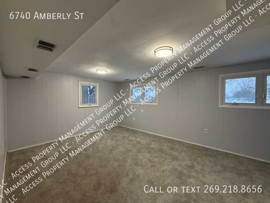 6740 Amberly St - Photo 7 of 26