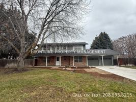 featured image of 4910 N Cresthaven Dr