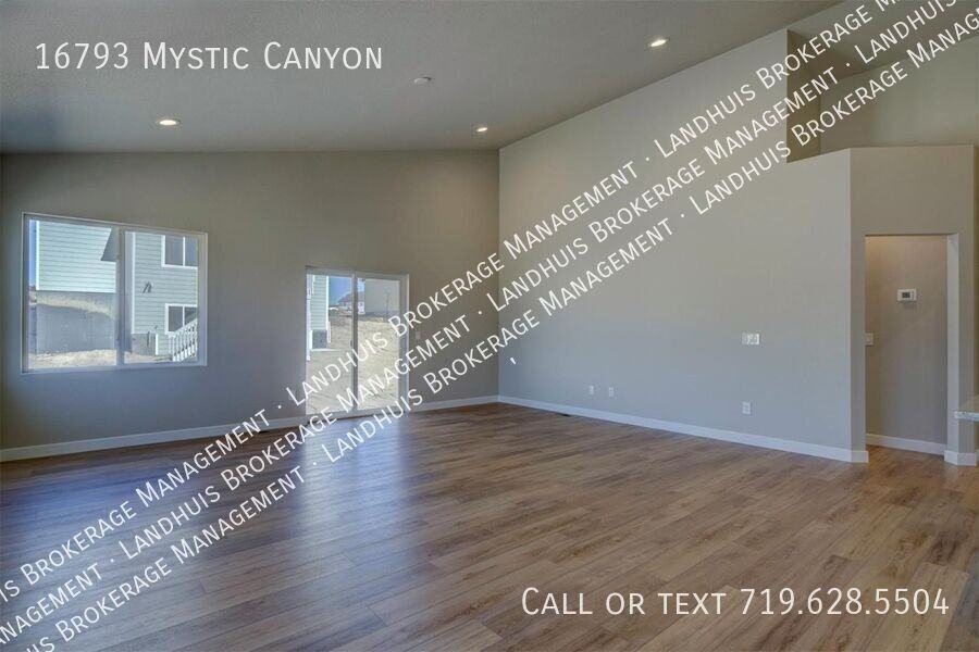 16793 Mystic Canyon Dr - Photo 5 of 32