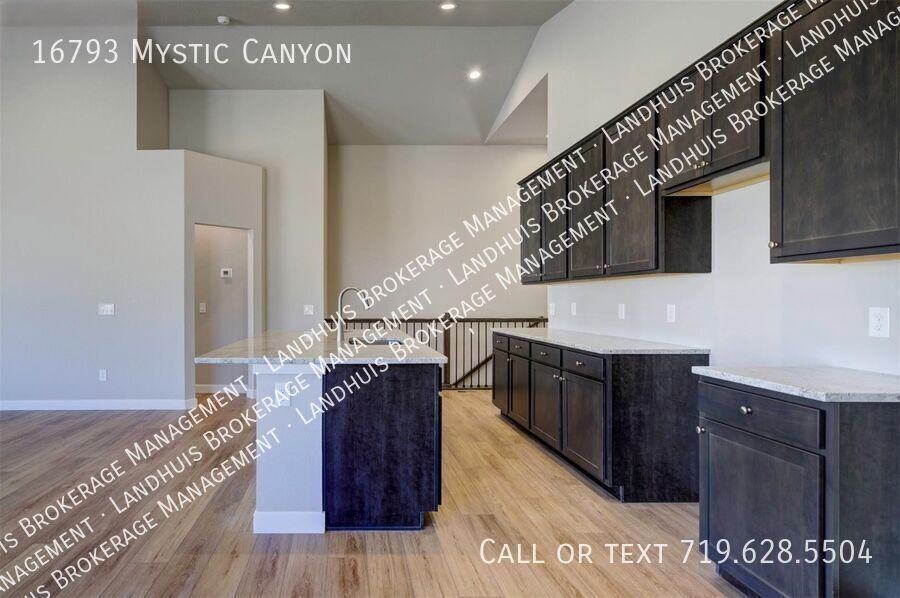 16793 Mystic Canyon Dr - Photo 7 of 32