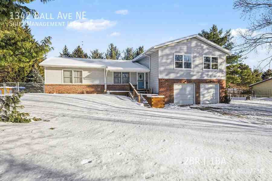 1342 Ball Ave Ne - Photo 3 of 17