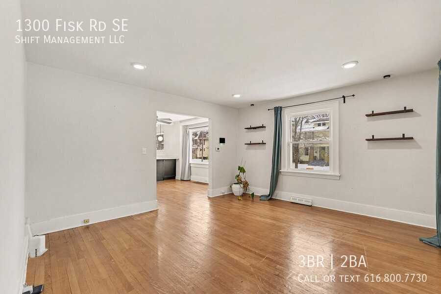 1300 Fisk Rd Se - Photo 4 of 15