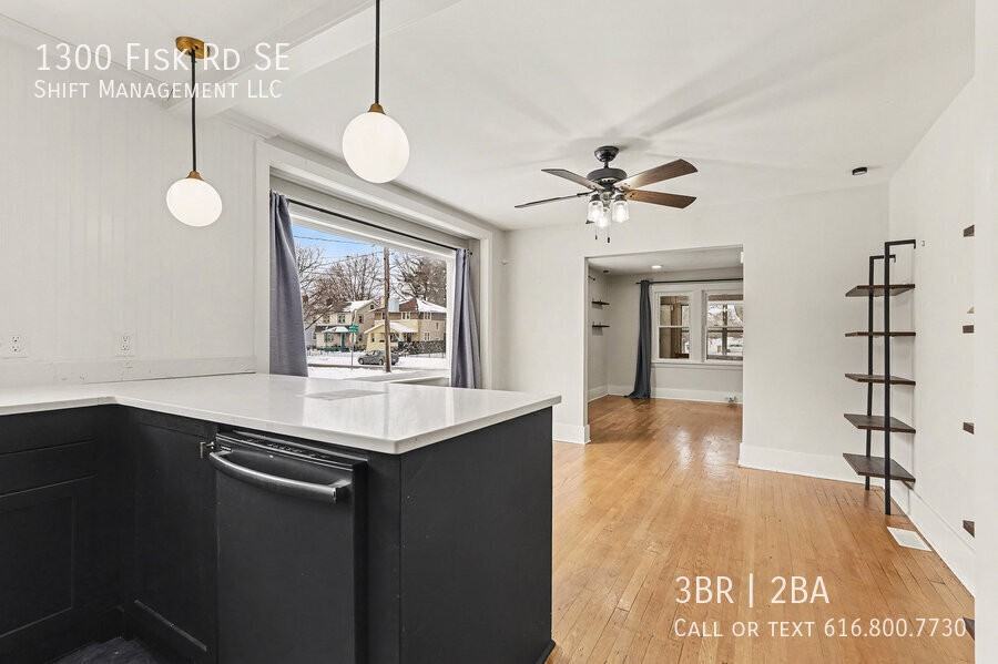 1300 Fisk Rd Se - Photo 5 of 15