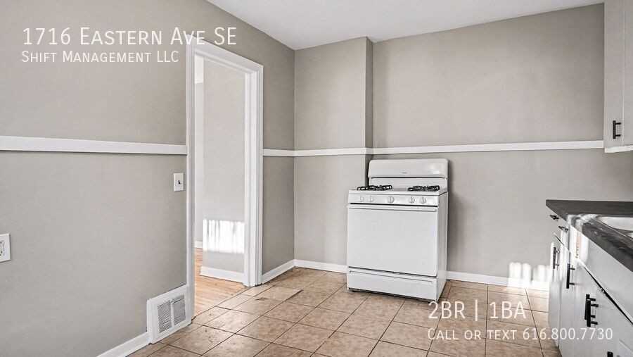 1716 Eastern Ave Se - Photo 7 of 17
