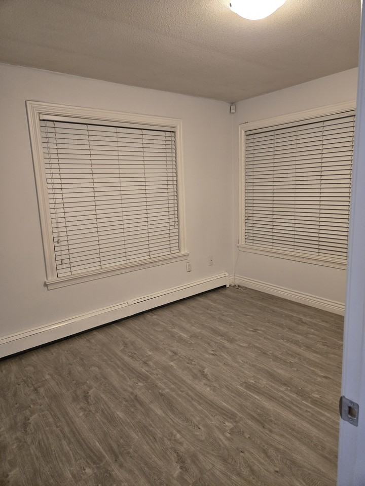 92 Ave & 160 St - Photo 5 of 7