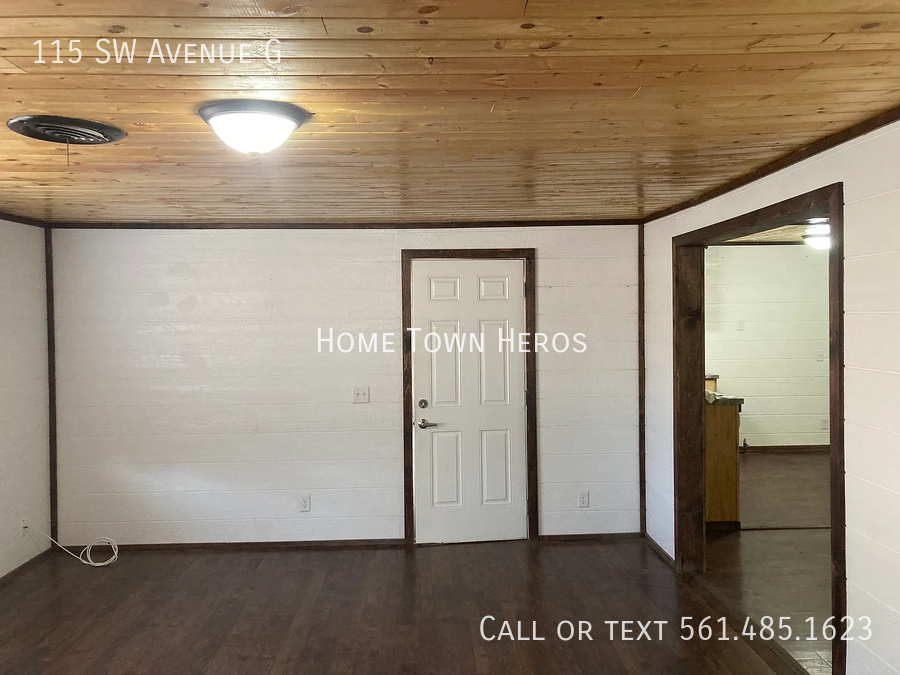 115 Sw Avenue G - Photo 2 of 10