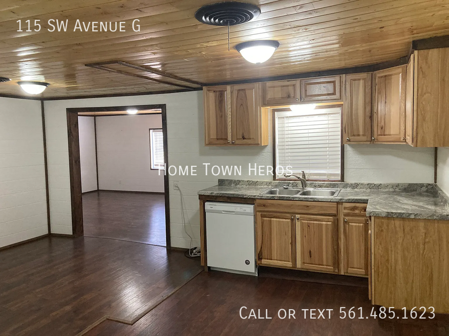 115 Sw Avenue G - Photo 3 of 10