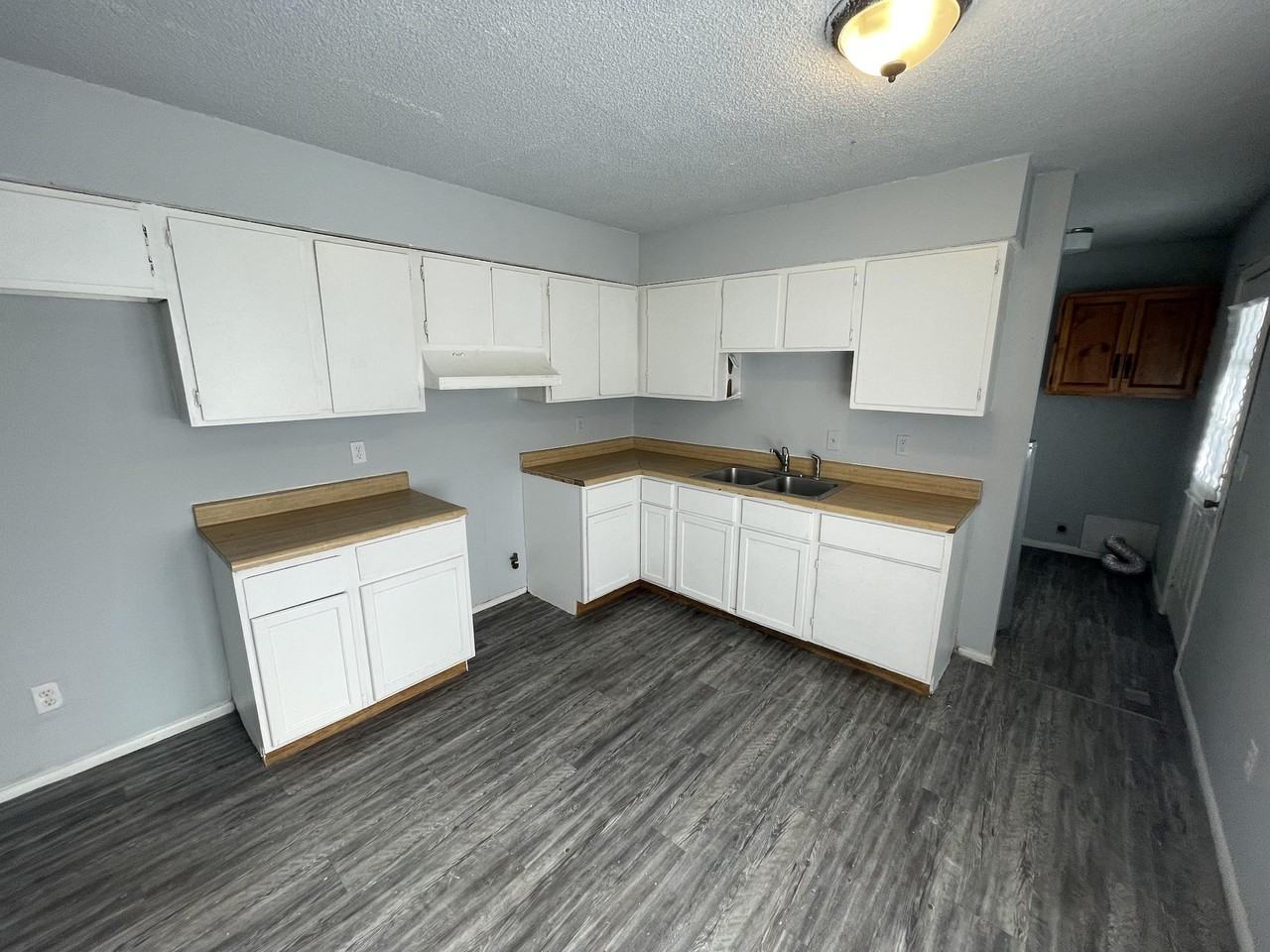 924 Blueridge Dr - Photo 2 of 14