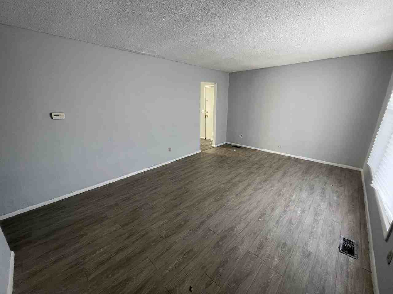 924 Blueridge Dr - Photo 4 of 14