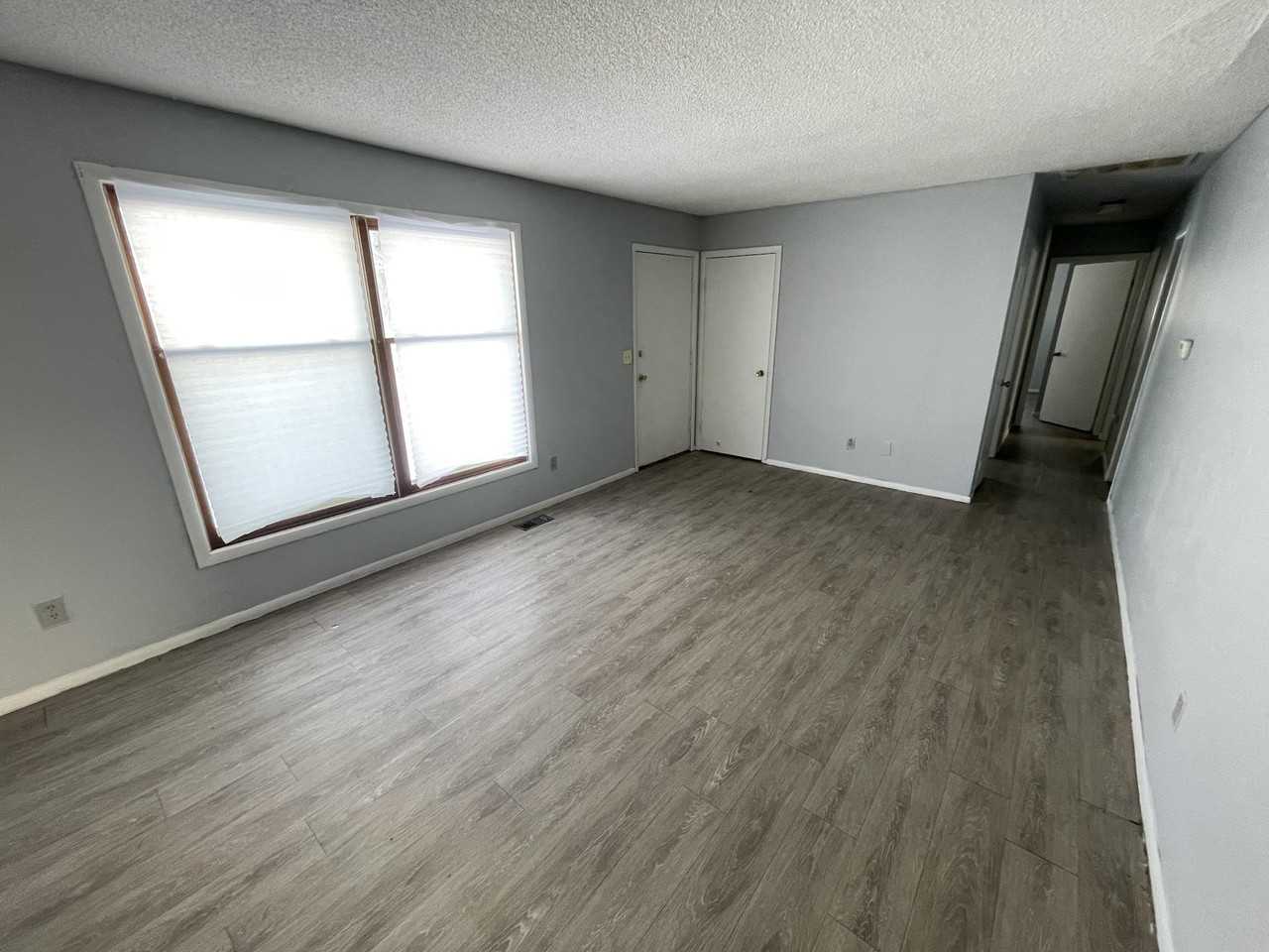 924 Blueridge Dr - Photo 5 of 14