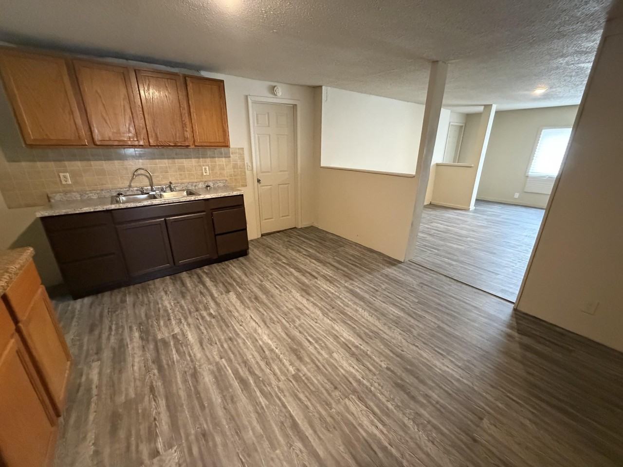 601 W Woodbury St #W - Photo 2 of 15