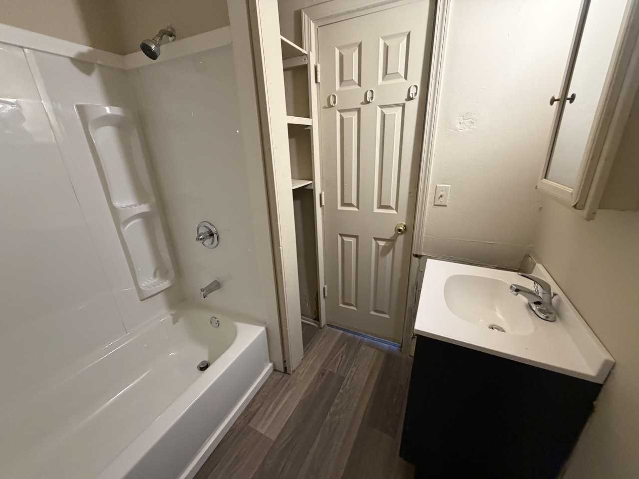 601 W Woodbury St #W - Photo 5 of 15