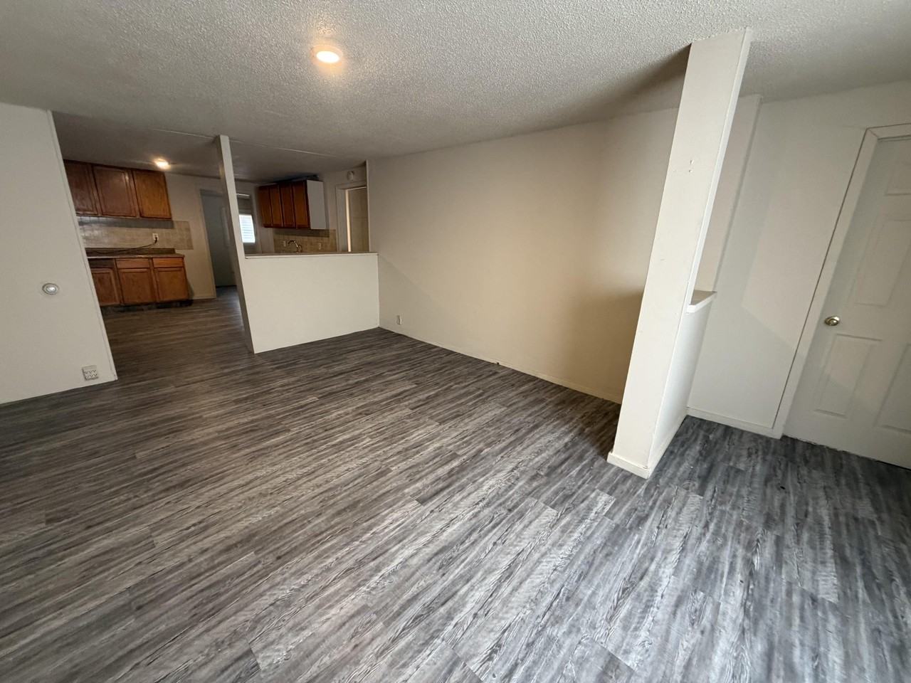 601 W Woodbury St #W - Photo 6 of 15