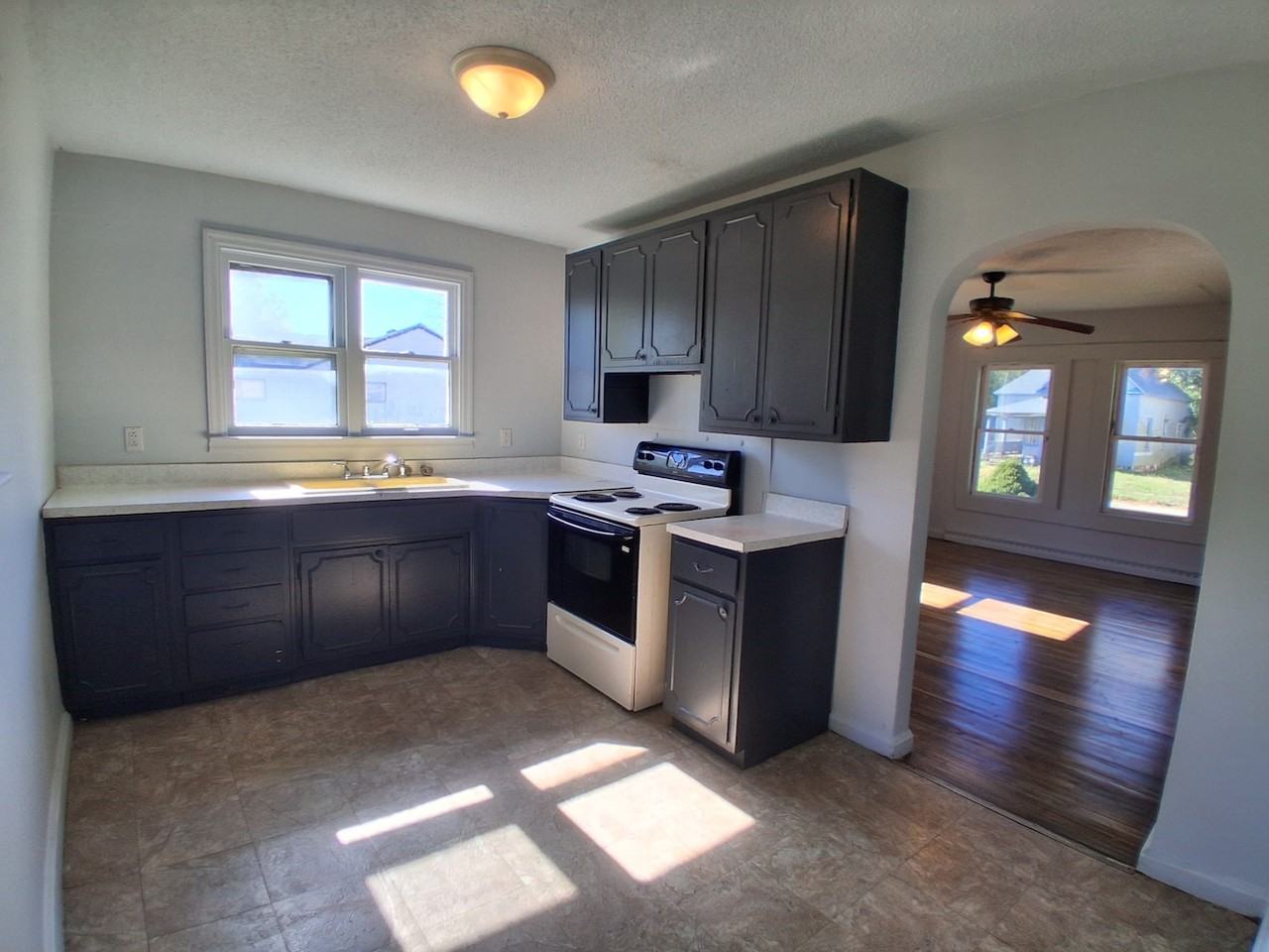 127 Minnesota Ave - Photo 2 of 12