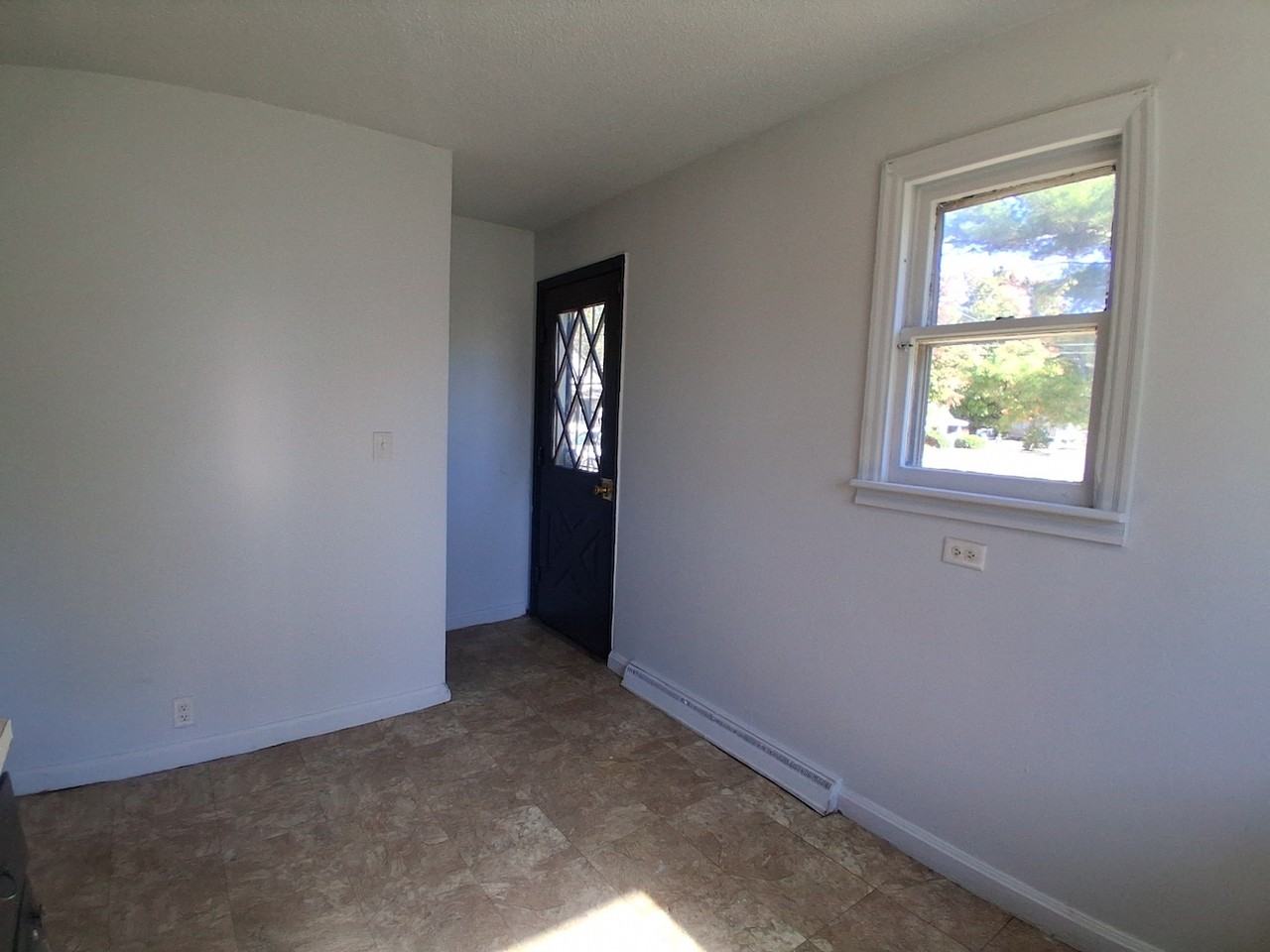 127 Minnesota Ave - Photo 3 of 12