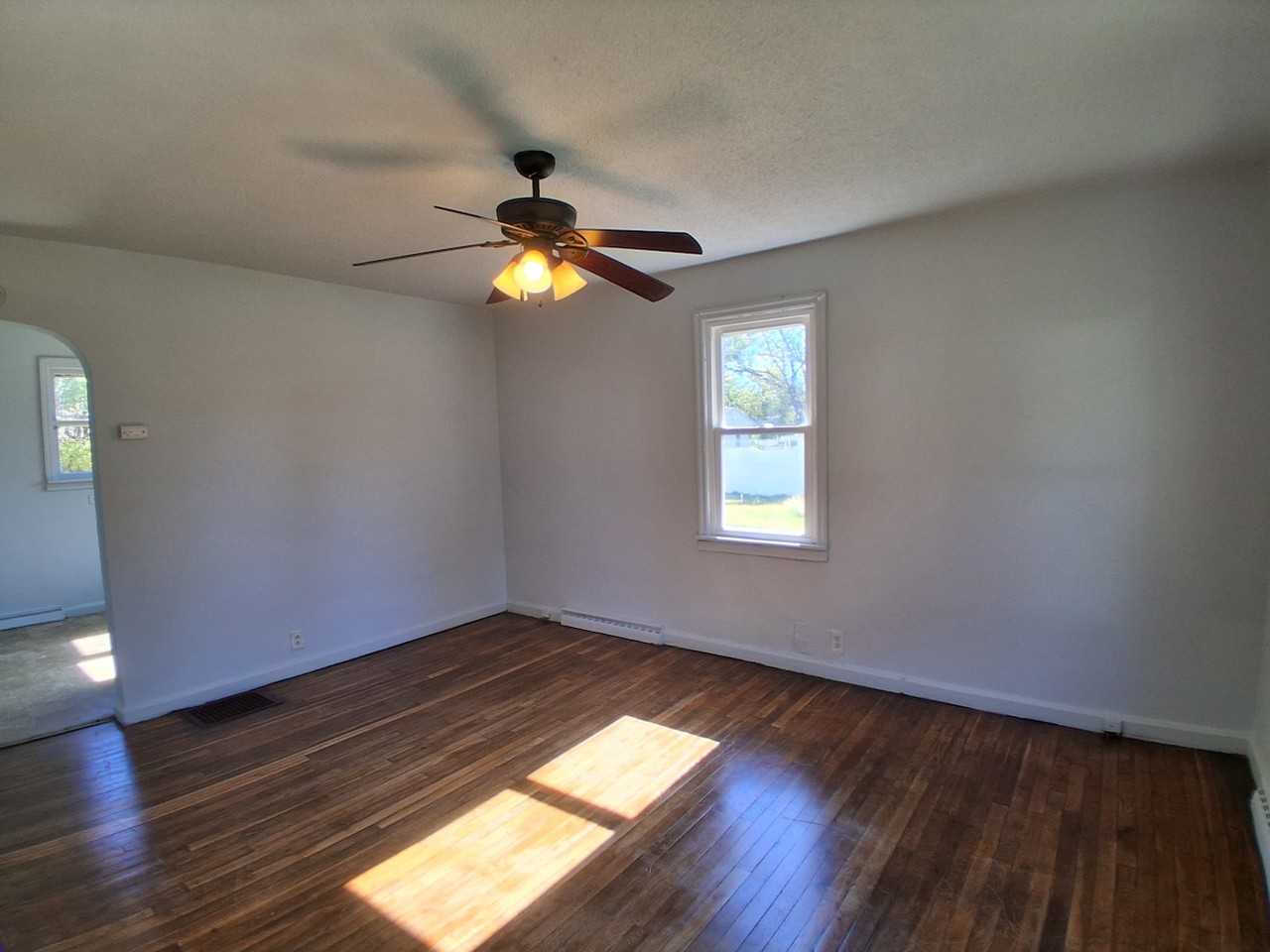 127 Minnesota Ave - Photo 6 of 12