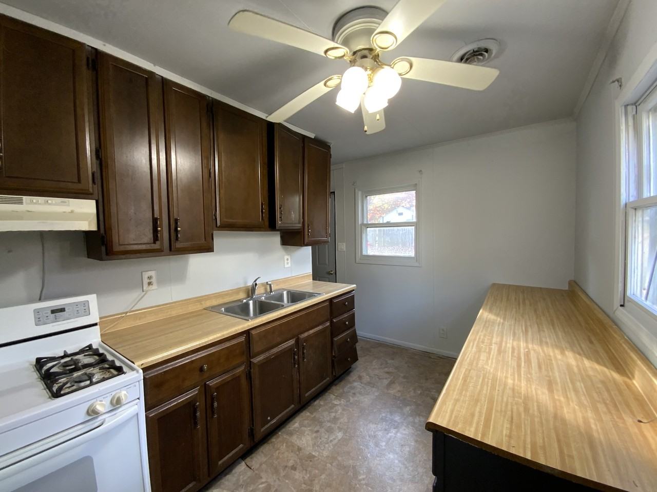 226 Grace St - Photo 2 of 15