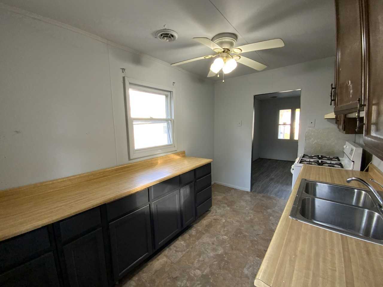 226 Grace St - Photo 3 of 15