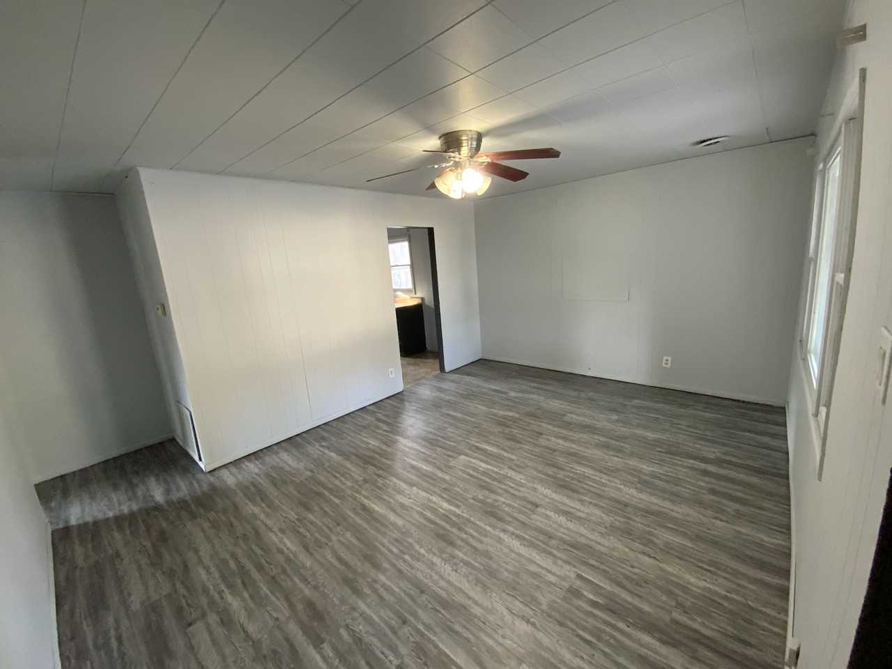 226 Grace St - Photo 6 of 15