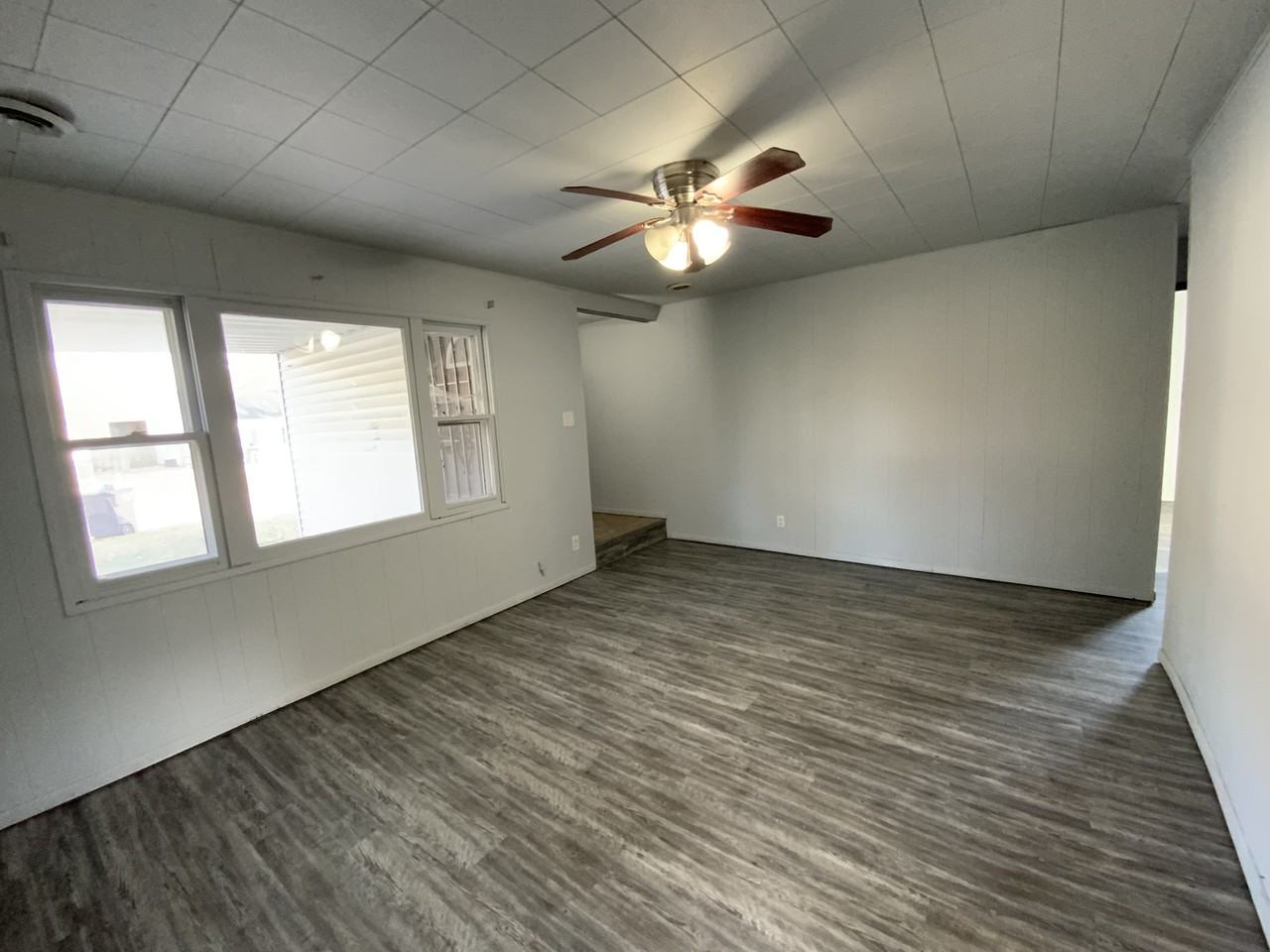 226 Grace St - Photo 7 of 15