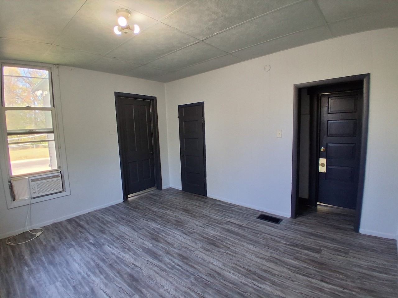 714 Bryan Ave - Photo 4 of 17