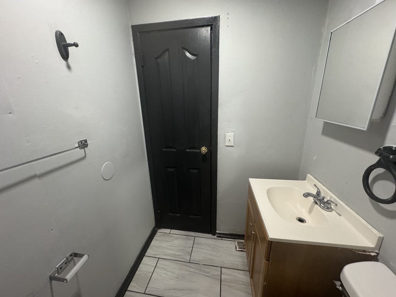 905 Southmoor Dr - Photo 5 of 17