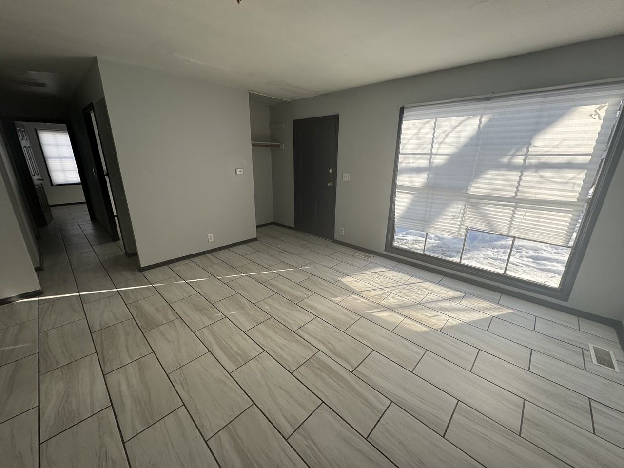 905 Southmoor Dr - Photo 7 of 17